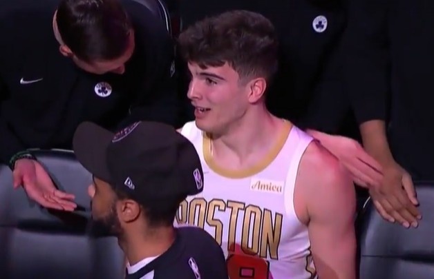 开云体育全站-小伙子挺勇猛！28号秀冈萨雷斯抢断反击一打二 大回环上篮反超！