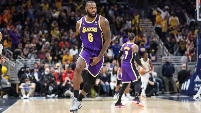 开云体育官方入口-贾巴尔批评詹姆斯“愚蠢”，湖人前辈为何如此苛刻？